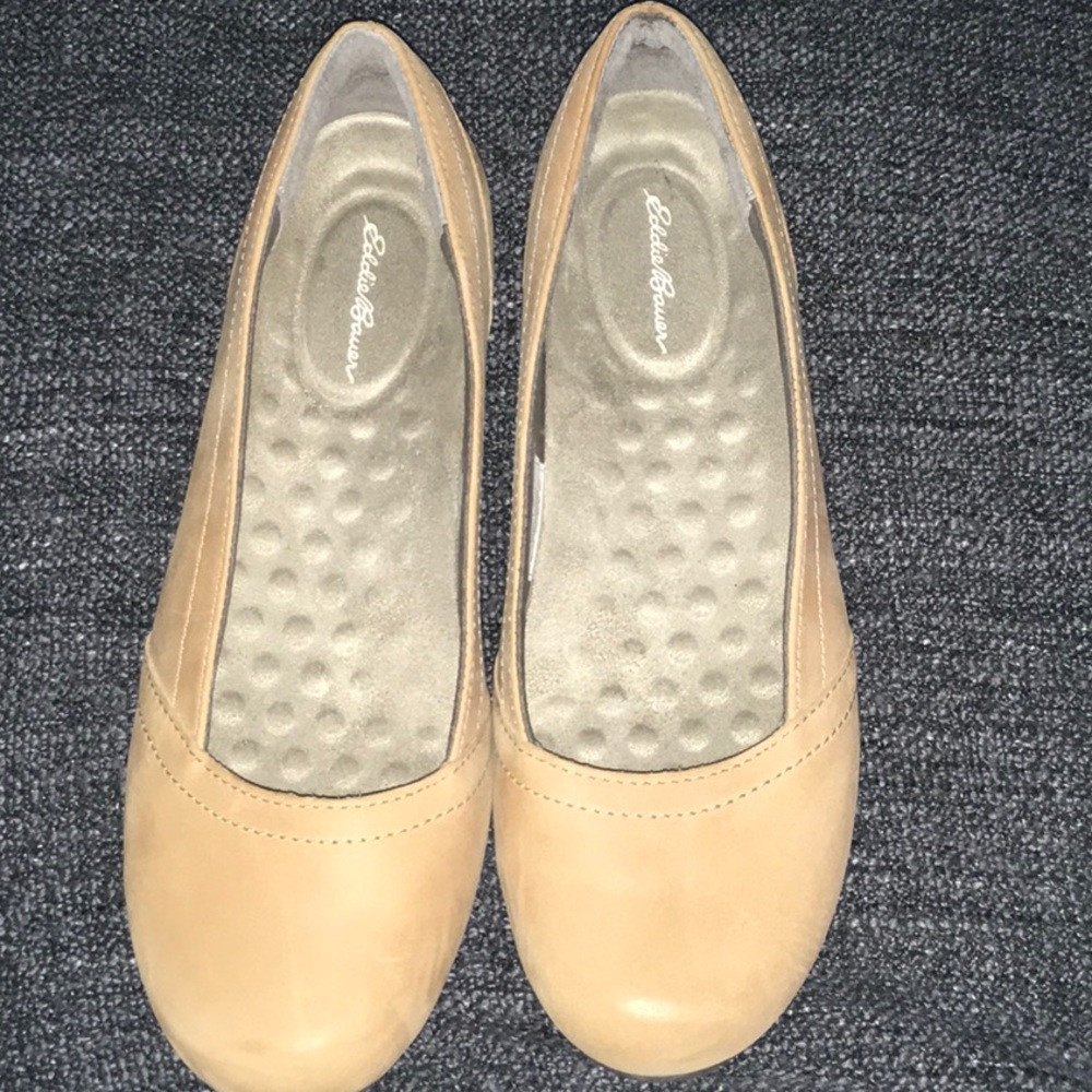 Eddie Bauer size 8.5  like new